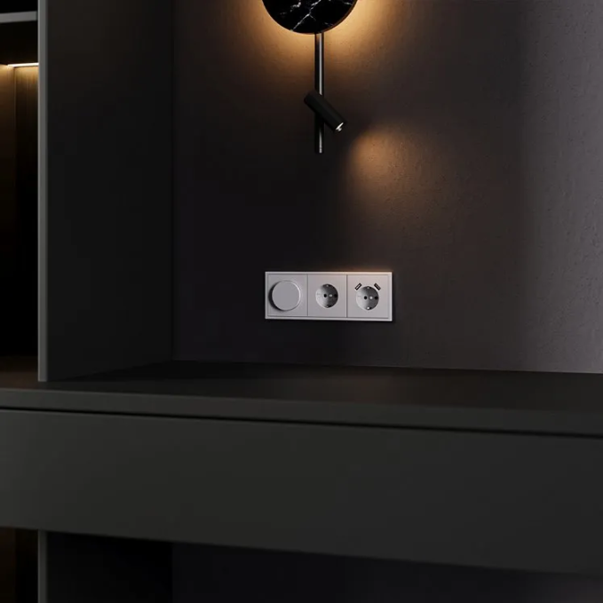 Накладка для розетки с заземлением и защитными шторками, с USB A+A, S70 (серый), Voltum, VLS000916 Накладка для розетки с заземлением и защитными шторками, с USB A+A, S70 (серый), Voltum, VLS000916