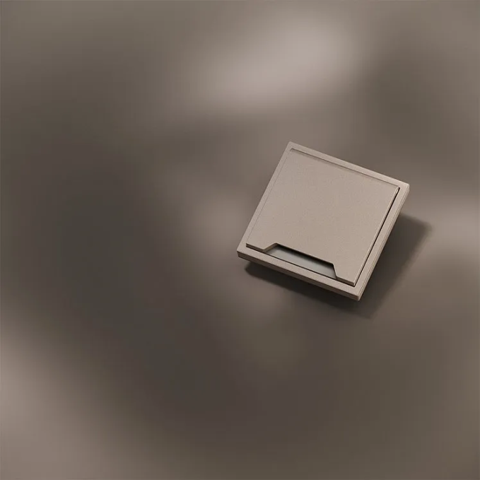Накладка для розетки с заземлением, защитными шторками и крышкой, S70 Metal (платина), Voltum, VLSM000810