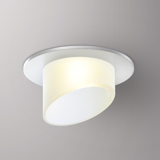 Светильник встраиваемый IP20 GU10 9W 220V LIRIO SPOT NT22 581 NOVOTECH 370897, фото на цветном фоне 1 Светильник встраиваемый IP20 GU10 9W 220V LIRIO SPOT NT22 581 NOVOTECH 370897, фото на цветном фоне 1