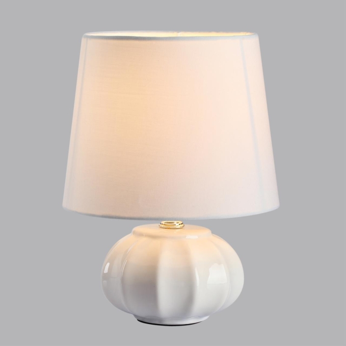 Настольная лампа Е27 1*60W 220V HAMA MODERNI LN26 492 LUMION 8145/1T, фото на цветном фоне 2 Настольная лампа Е27 1*60W 220V HAMA MODERNI LN26 492 LUMION 8145/1T, фото на цветном фоне 2