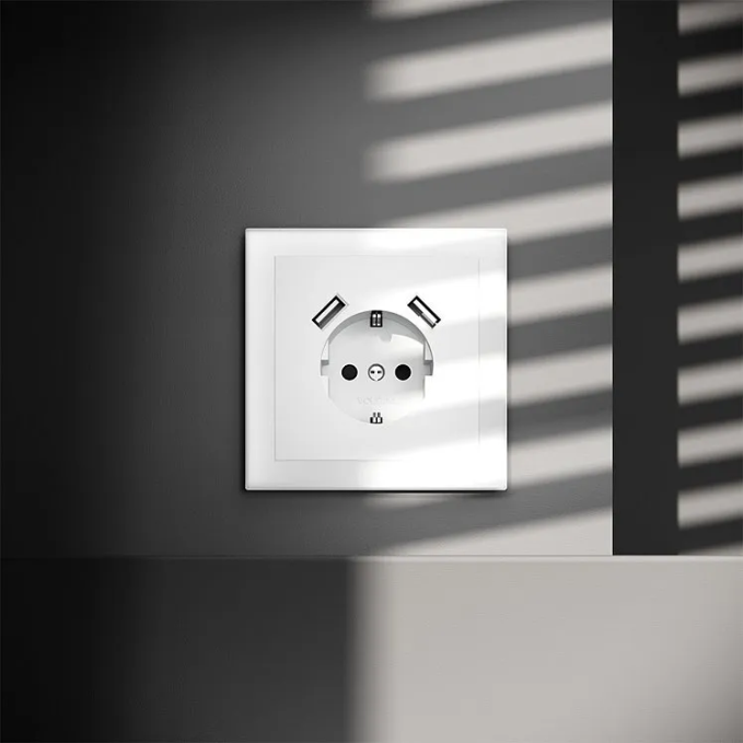Розетка встраиваемая VOLTUM S70 с заземлением и защитными шторками, 16А, с USB, A+A, (белый матовый), Voltum, VLS040402