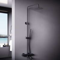 Душевая система Damixa Scandinavian Pure 936810300 стойка с тропическим душем, термостатом, смесителем, изливом, черная матовая Душевая система Damixa Scandinavian Pure 936810300 стойка с тропическим душем, термостатом, смесителем, изливом, черная матовая