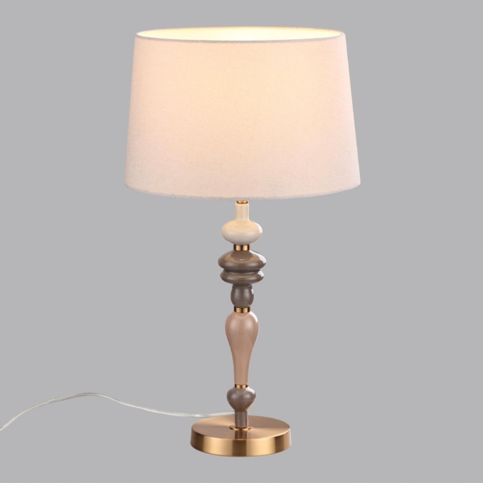 Насттол.лампа E27 1*60W HOMI CLASSIC ODL24 371 ODEON LIGHT 5040/1T, фото на цветном фоне 1 Насттол.лампа E27 1*60W HOMI CLASSIC ODL24 371 ODEON LIGHT 5040/1T, фото на цветном фоне 1