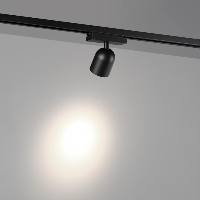 Светильник трековый однофазный двухжильный IP20 LED 10W 180-265V 4000К SOLETTE PORT NT25 246 NOVOTECH 359804, фото на цветном фоне 2 Светильник трековый однофазный двухжильный IP20 LED 10W 180-265V 4000К SOLETTE PORT NT25 246 NOVOTECH 359804, фото на цветном фоне 2