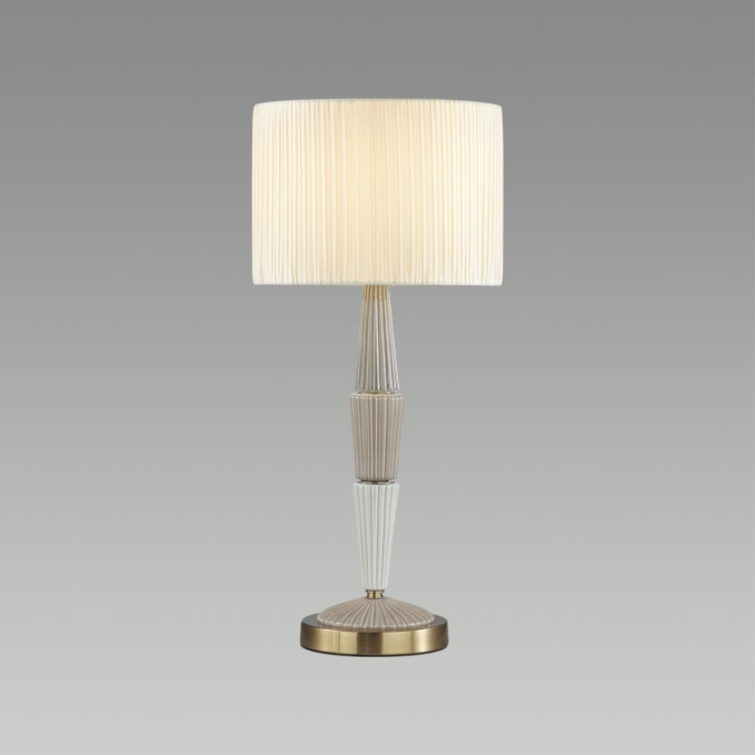 Настольная лампа E27 1*60W LATTE CLASSIC ODL_EX23 119 ODEON LIGHT 5403/1T, фото на цветном фоне 1 Настольная лампа E27 1*60W LATTE CLASSIC ODL_EX23 119 ODEON LIGHT 5403/1T, фото на цветном фоне 1