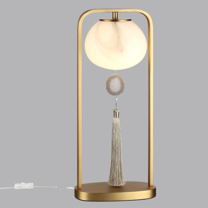 Настольная лампа E14 1*40W FIOLENT MODERN ODL_EX26 089 ODEON LIGHT 5432/1T, фото на цветном фоне 1 Настольная лампа E14 1*40W FIOLENT MODERN ODL_EX26 089 ODEON LIGHT 5432/1T, фото на цветном фоне 1